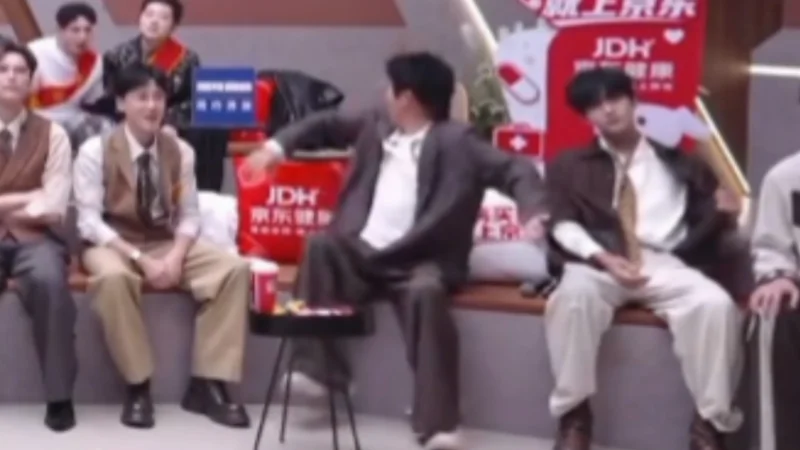 2019年第5周：《孙楠re王赫野你的眼》- 红酒倒进高脚杯ei