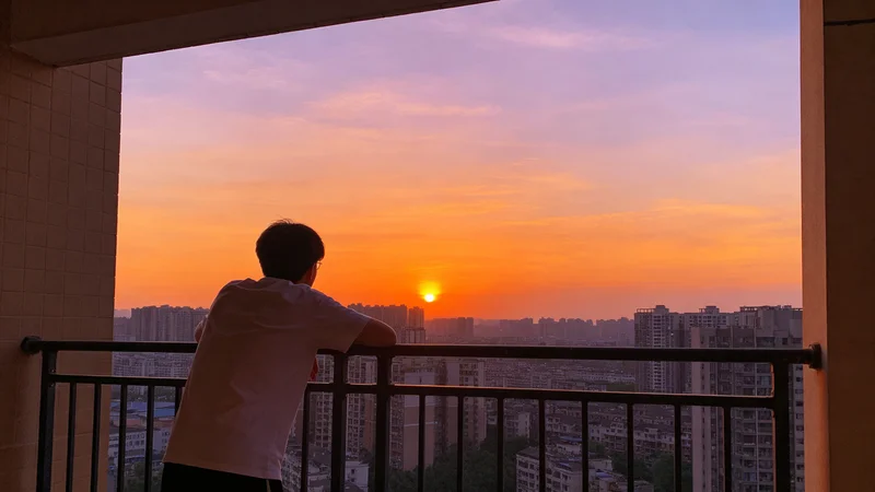 记录：黄昏的时候，我喜欢站在阳台上发呆